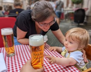Photo of a child with his mother and a glass of German lager